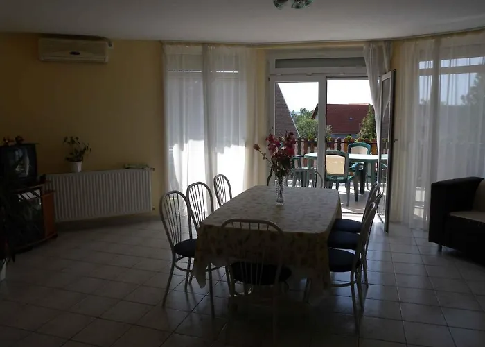 In - Balaton 18812 גיינסדיאס